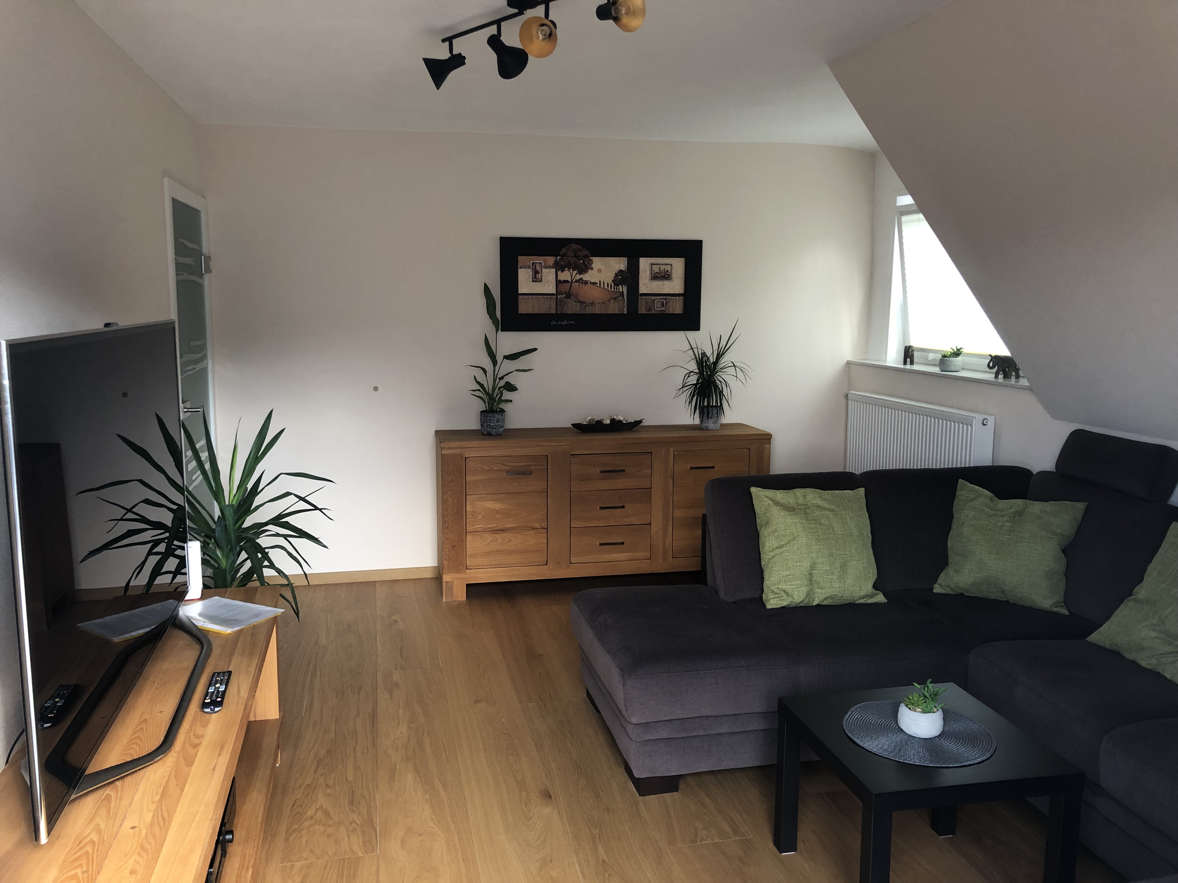 Monteurwohnung - Kühlschrank - Höxter - Wohnzimmer mit Schlafsofa - Monteurzimmer Becker