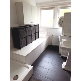 Monteurzimmer: Bad mit Waschmaschine und Trockner - Business Apartment Aida, 6 Personen, Einzelbetten