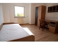 Monteurzimmer: das Zimmer - HoSl Gemütliches Monteurzimmer in Hof – Ideal für Ihren Arbeitsaufenthalt!