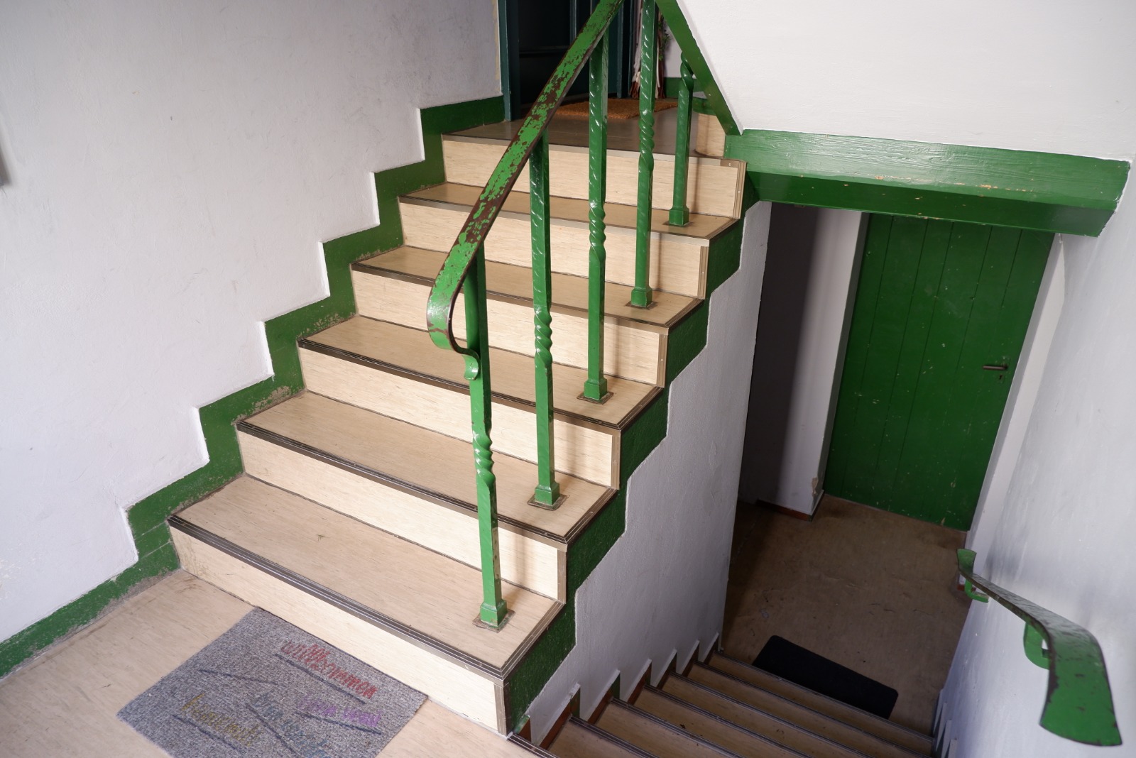 Monteurzimmer: Treppenhaus - HoSl Gemütliches Monteurzimmer in Hof – Ideal für Ihren Arbeitsaufenthalt!