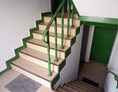 Monteurzimmer: Treppenhaus - HoSl Gemütliches Monteurzimmer in Hof – Ideal für Ihren Arbeitsaufenthalt!