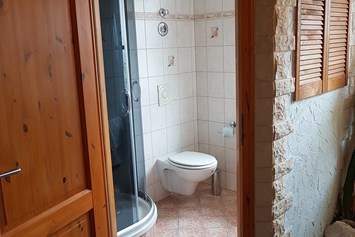 Monteurzimmer: Zusätzliches WC optional zu buchbar - Ferienwohnung Rennsteigoase Rosenthal