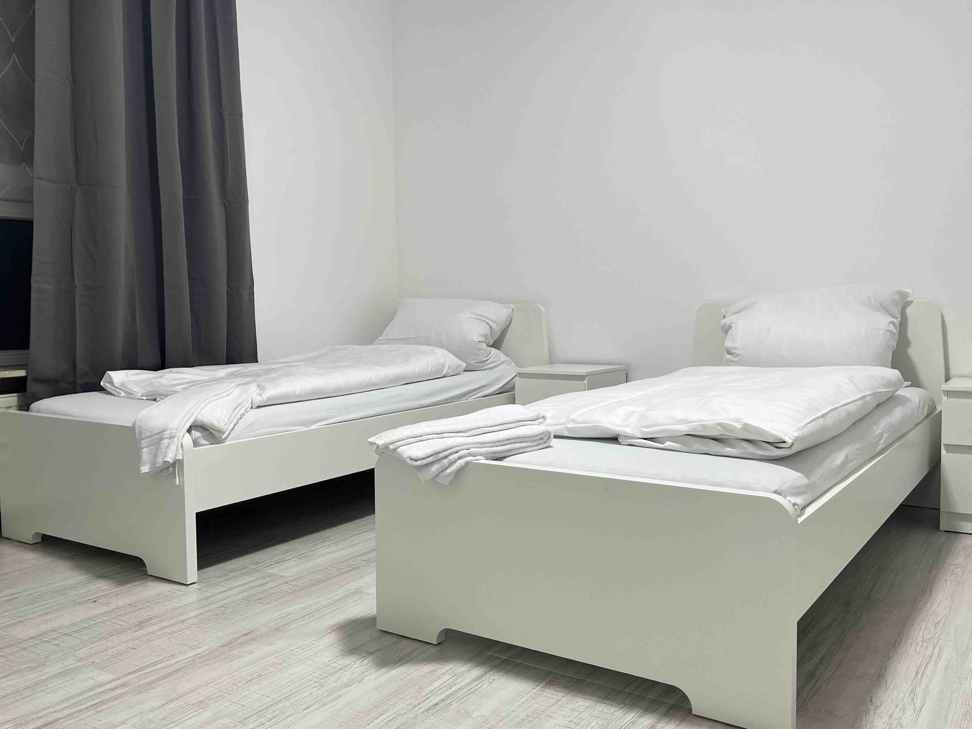 Monteurwohnung - Schwandorf - Schlafzimmer - (SWF111) Komfortable Monteurwohnung / Übergangswohnung 