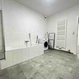 Monteurzimmer: Badezimmer - (SWF111) Komfortable Monteurwohnung / Übergangswohnung 