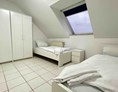 Monteurzimmer: Schlafzimmer - (SWF112) Gemütliche Monteurwohnung / Übergangswohnung 