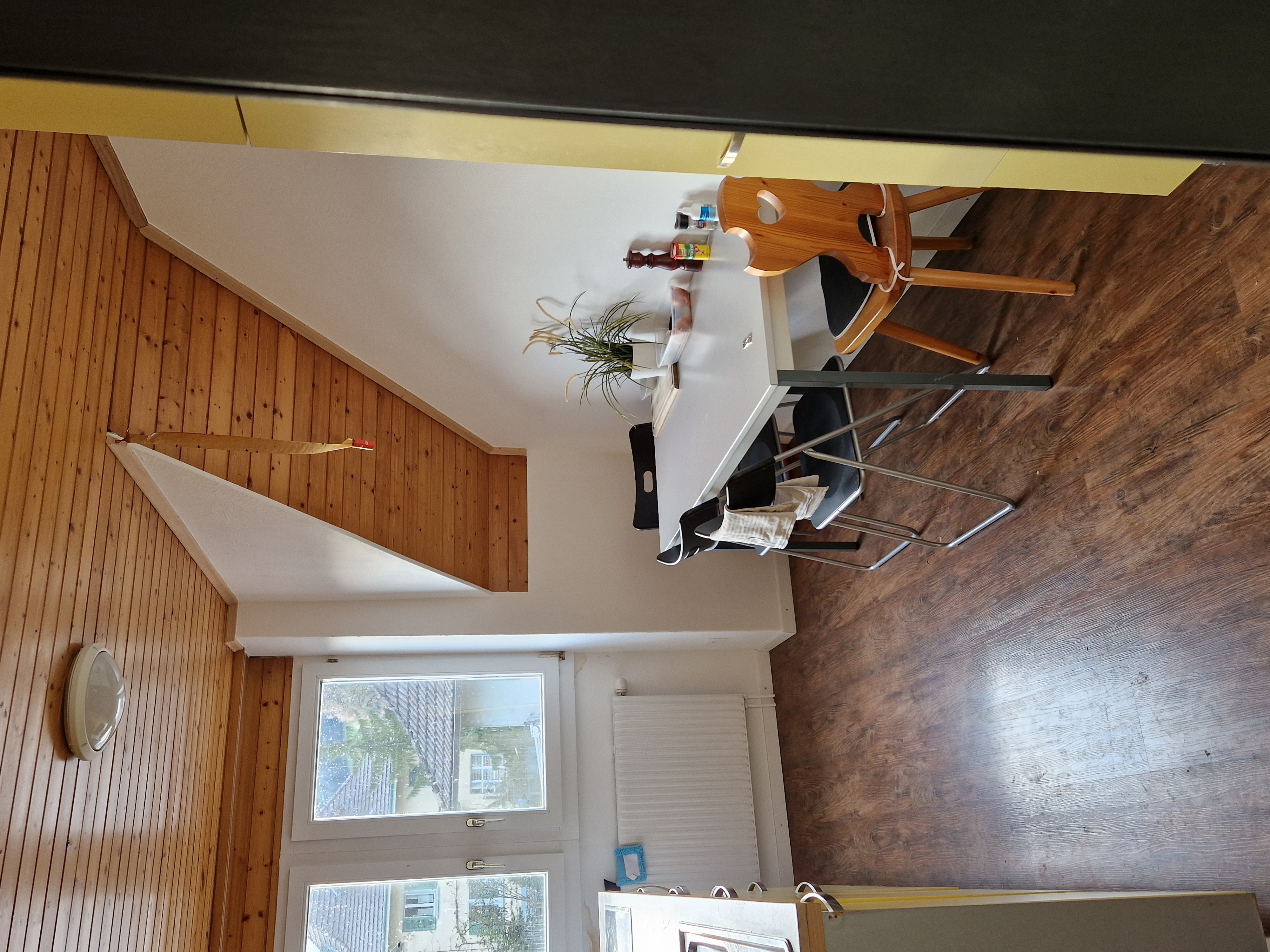 Monteurzimmer: Grosses Zimmer mit eigenem Bad und Balkon in Schüpbach