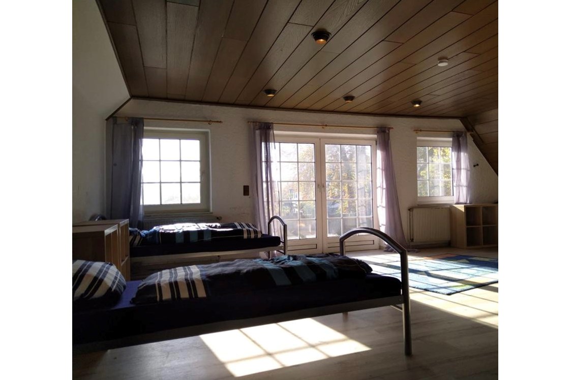 Monteurzimmer: Zimmer mit großem Balkon - Monteurunterkunft Lindern 