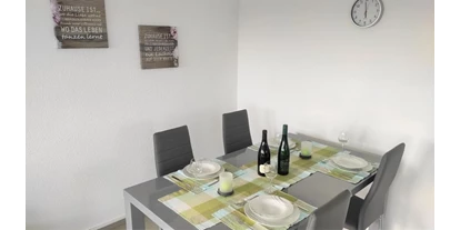Monteurwohnung - PLZ 89365 (Deutschland) - Esstisch im Wohn- und Esszimmer - Ferienwohung Hanna, 3 Zimmer, Küche, Bad