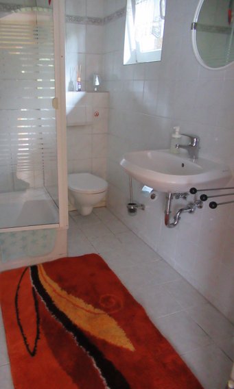 Monteurzimmer: Dusche, WC und Waschbecken - Gästehaus Pirrwitz