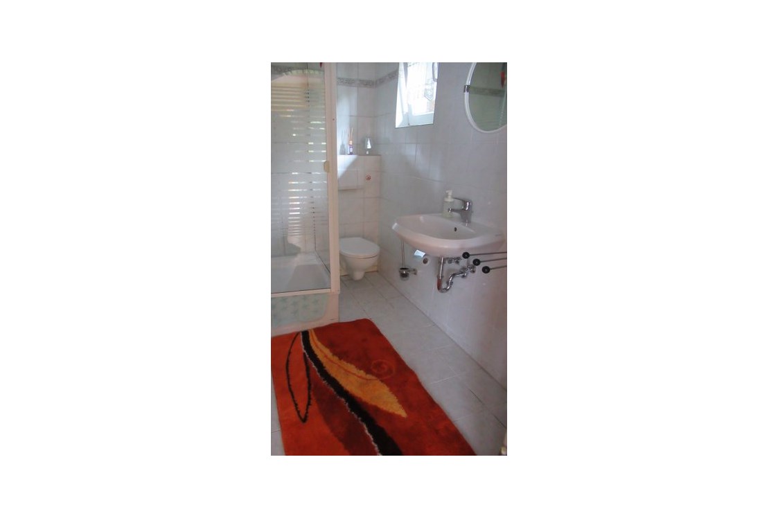 Monteurzimmer: Dusche, WC und Waschbecken - Gästehaus Pirrwitz