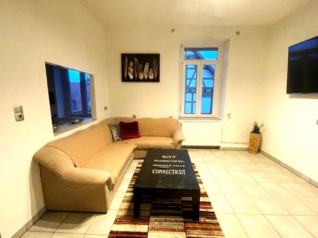 Monteurwohnung - Art der Unterkunft: Gästezimmer - Hessen Süd - Wohnzimmer mit großem TV - All-inclusive-Wohnen