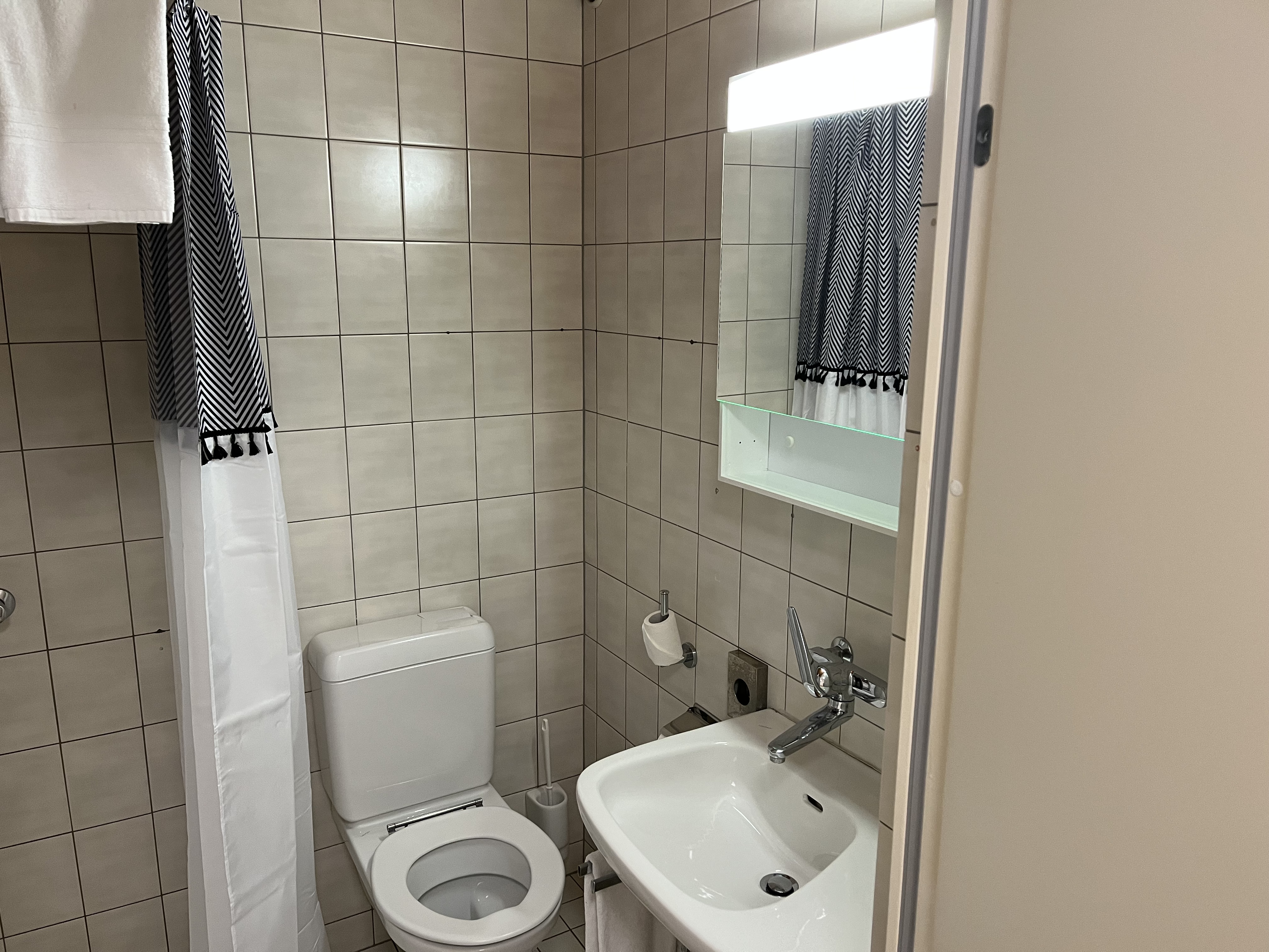 Monteurwohnung - Zimmertyp: Einzelzimmer - Deitingen - HoStel Self Check-In Solothurn