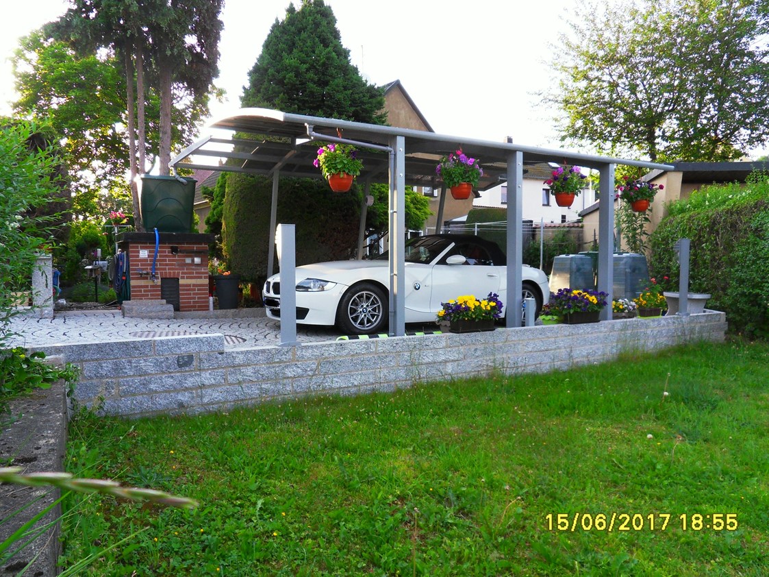 Monteurzimmer: Parkplatz (Carport) für unsere Gäste - Gästezimmer Zittau