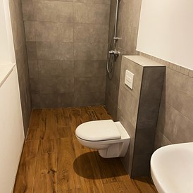Monteurzimmer: kleines Badezimmer im EG. - Gästezimmer am Rittergut - hier möchte ich wohnen!