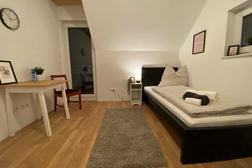 Monteurzimmer: Einzelzimmer mit Balkon - Gästezimmer am Rittergut - hier möchte ich wohnen!