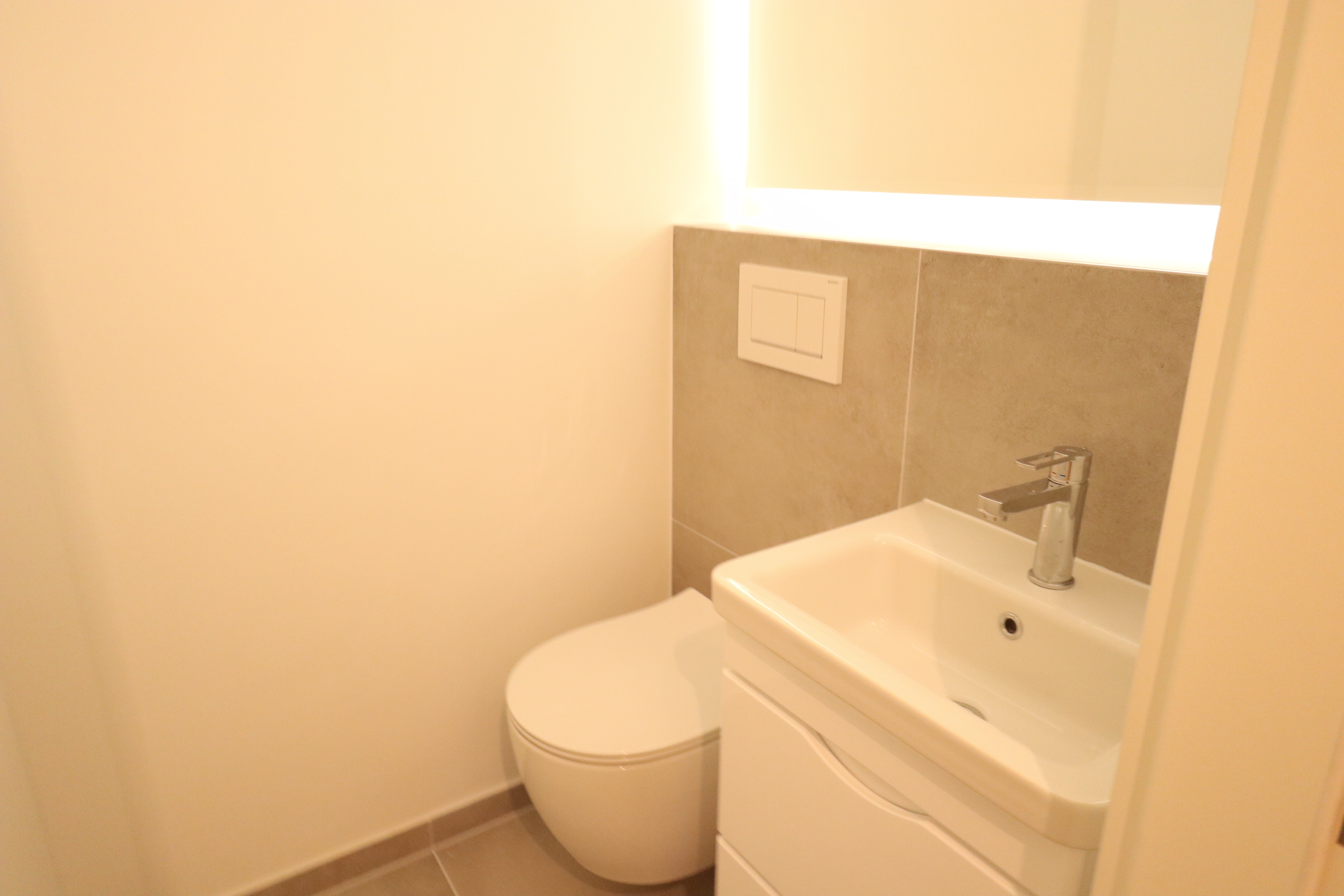 Monteurwohnung - Zimmertyp: Mehrbettzimmer - Bremen - Gäste-WC - Sanierte 4-Zimmer Monteurwohnung 2-8 Personen 