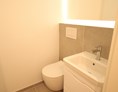 Monteurzimmer: Gäste-WC - Sanierte 4-Zimmer Monteurwohnung 2-8 Personen 