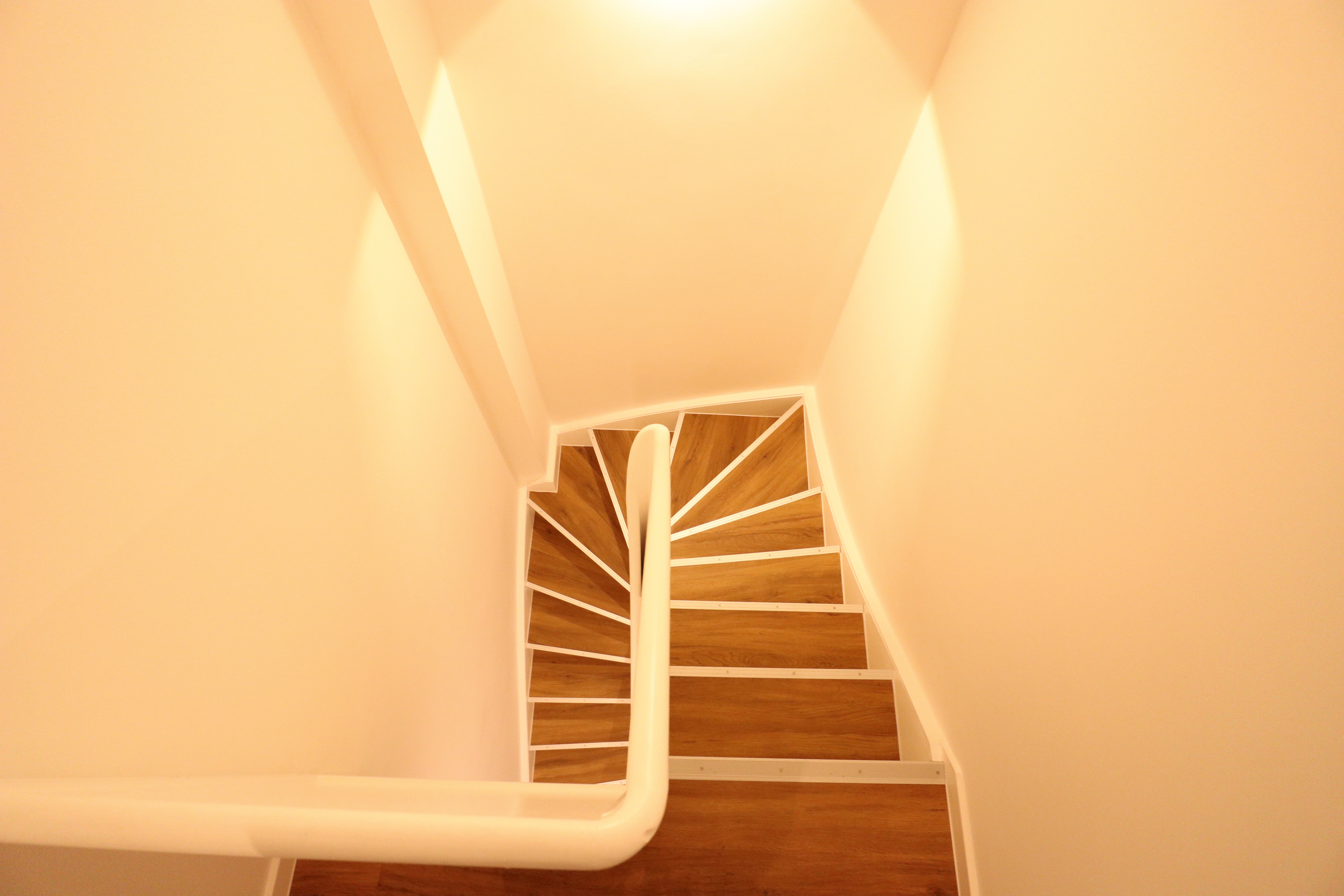 Monteurwohnung - Zimmertyp: Mehrbettzimmer - Bremen - Treppenbereich Maisonette
 - Sanierte 4-Zimmer Monteurwohnung 2-8 Personen 