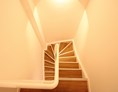 Monteurzimmer: Treppenbereich Maisonette
 - Sanierte 4-Zimmer Monteurwohnung 2-8 Personen 