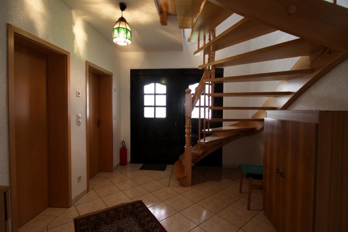 Monteurzimmer: Flur Treppenaufgang - Ferienhaus 