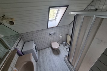 Monteurzimmer: Badezimmer erste Wohnung - Monteurzimmer Meckenheim