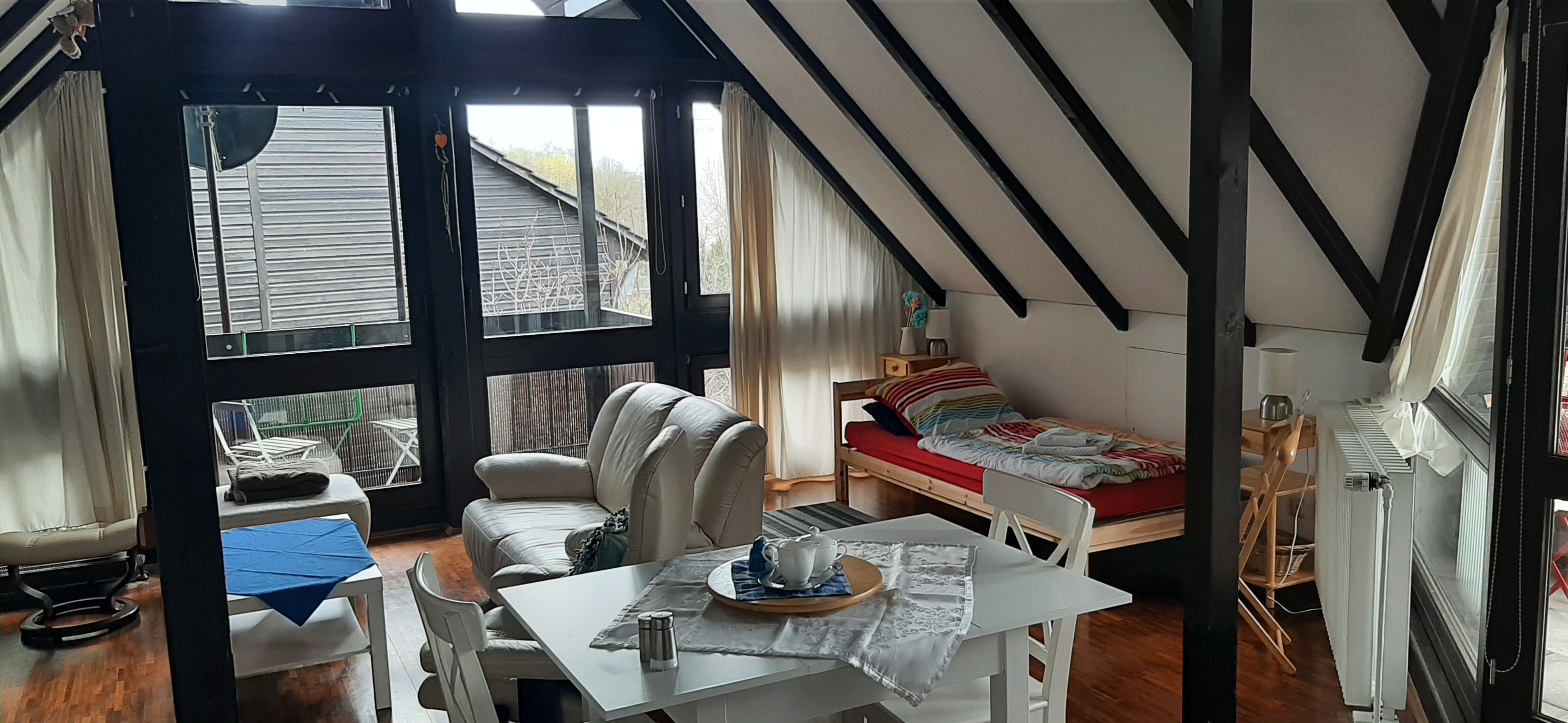 Monteurwohnung - Kaffeemaschine - Bonn - Wohnzimmer zweite Wohnung - Monteurzimmer Meckenheim