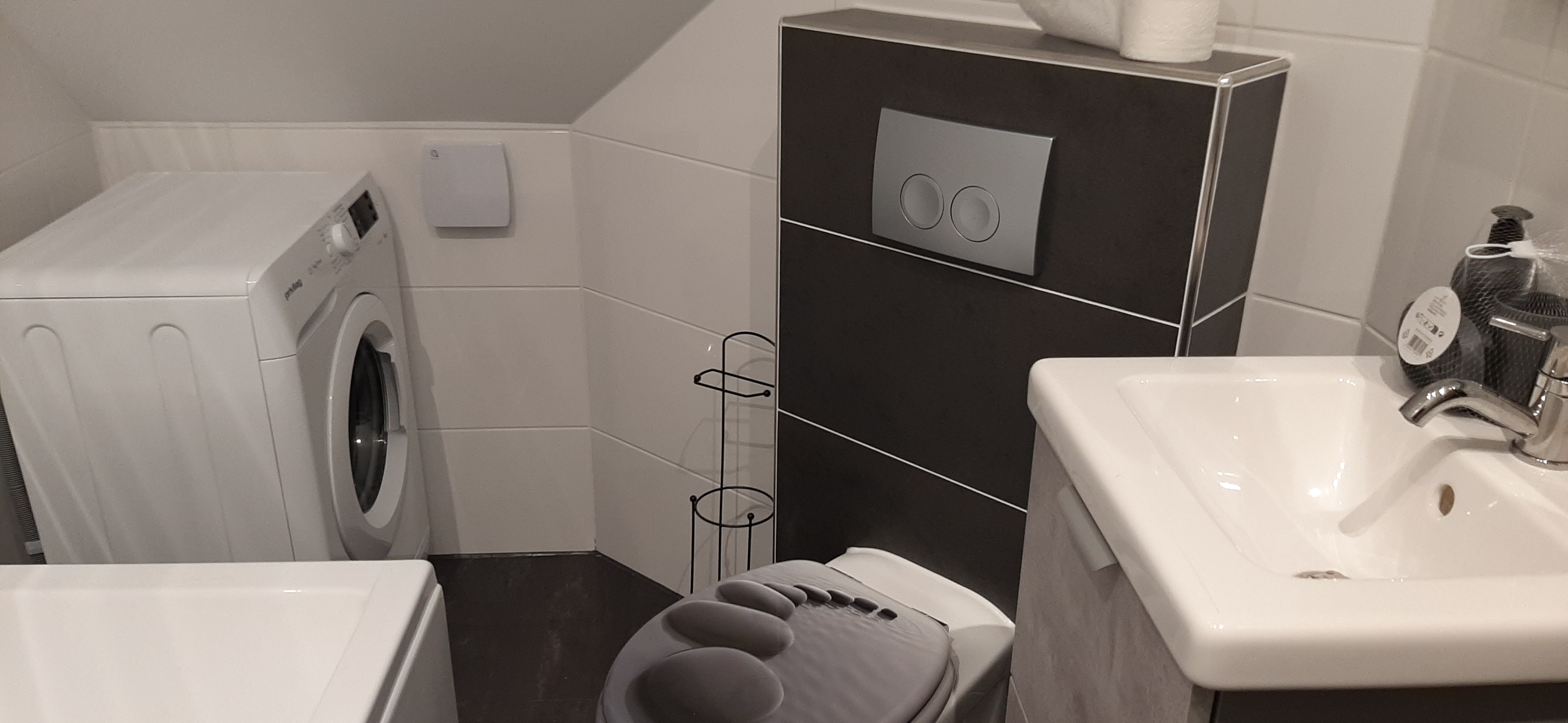 Monteurzimmer: Badezimmer zweite Wohnung - Monteurzimmer Meckenheim