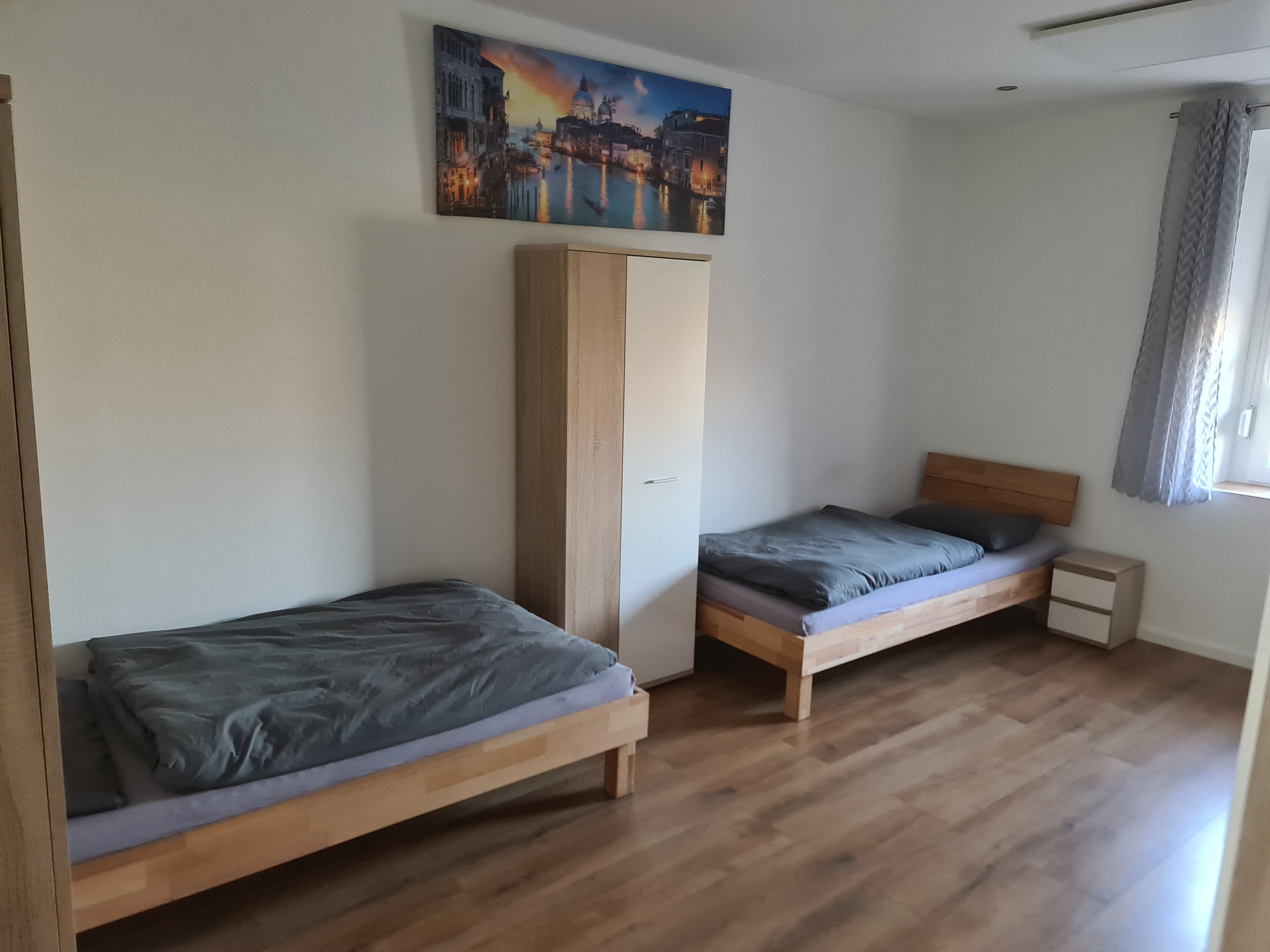 Monteurzimmer: Monteurzimmer Apartment am Bahnsteig