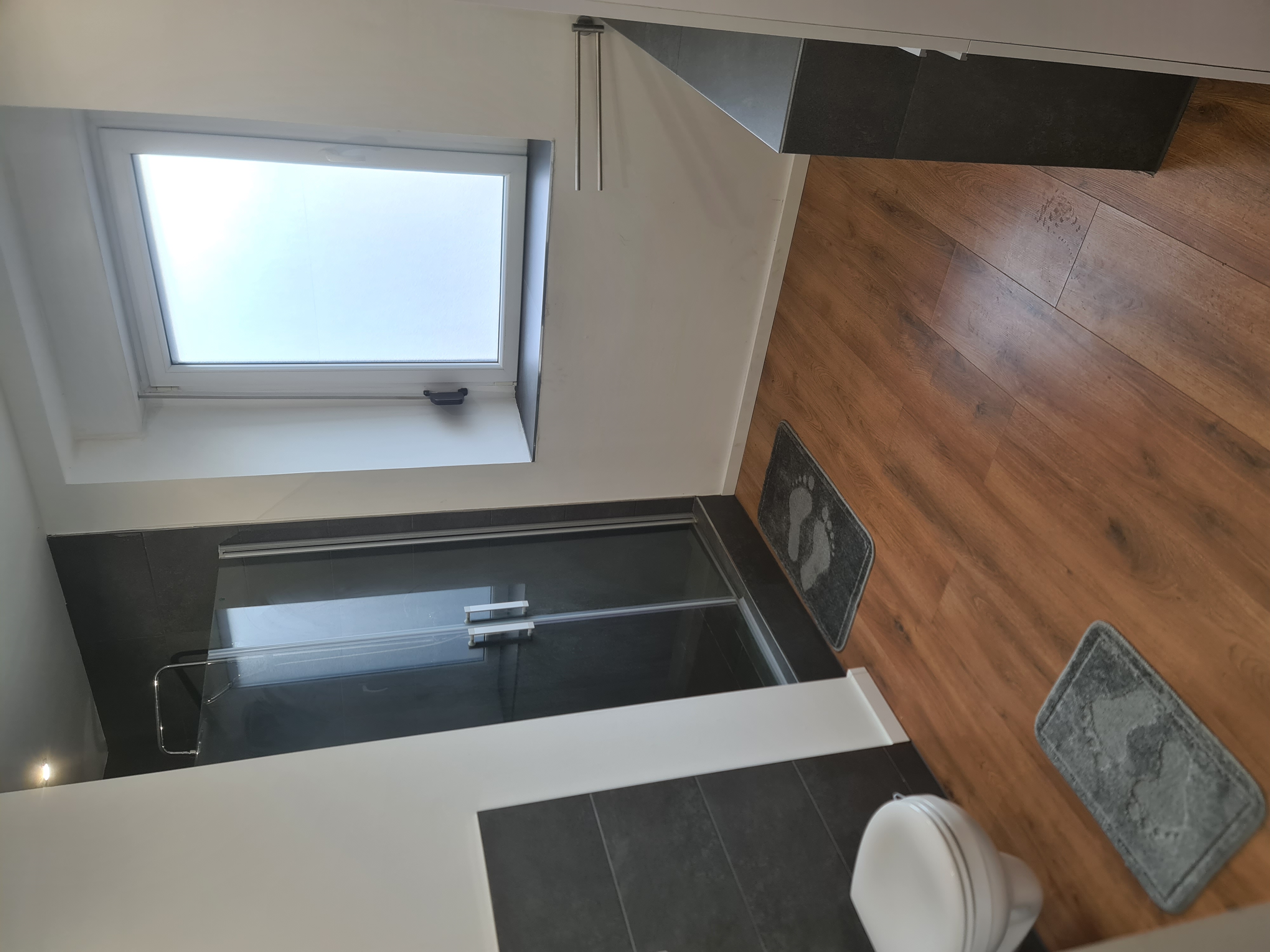 Monteurzimmer: Monteurzimmer Apartment am Bahnsteig