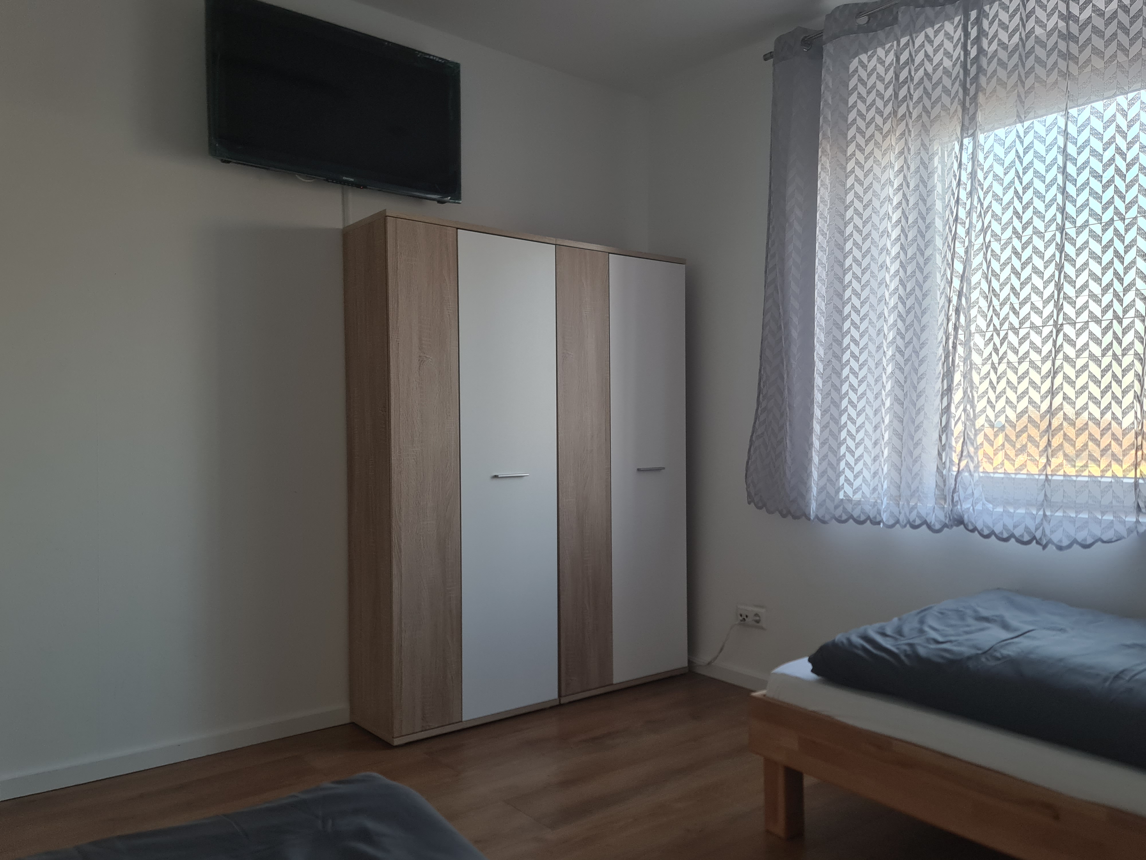 Monteurzimmer: Monteurzimmer Apartment am Bahnsteig