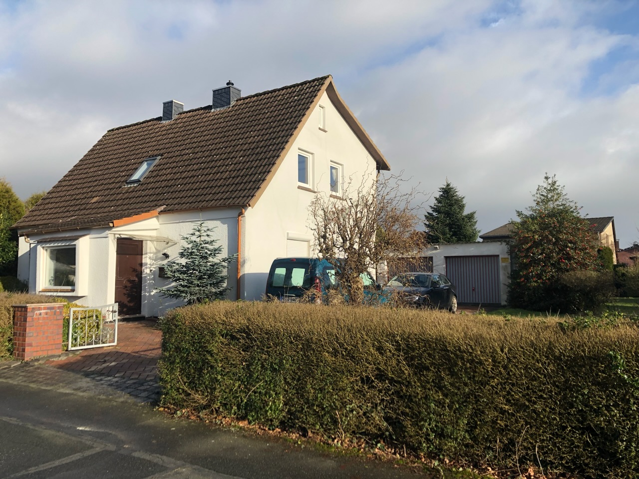 Monteurwohnung - Butjadingen Fedderwardersiel - Die Ferienwohnung befinden sich im Obergeschoss. Parkmöglichkeiten sind vor der Haus vorhanden.  - MB Holiday Apartment