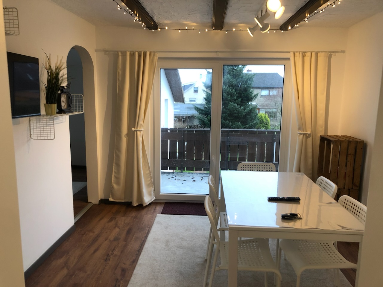 Monteurwohnung - Butjadingen Fedderwardersiel - Im Esszimmer haben sie Platz für bis zu 5 Personen.  - MB Holiday Apartment