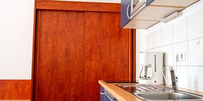 Monteurwohnung - Hannoversch Münden - Küchenzeile im Wohnbereich der Ferienwohnung - Gästehaus Waldeslust