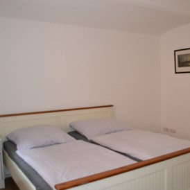 Monteurzimmer: Schlafzimmer mit Doppelbett - FerienwohnungMax 22