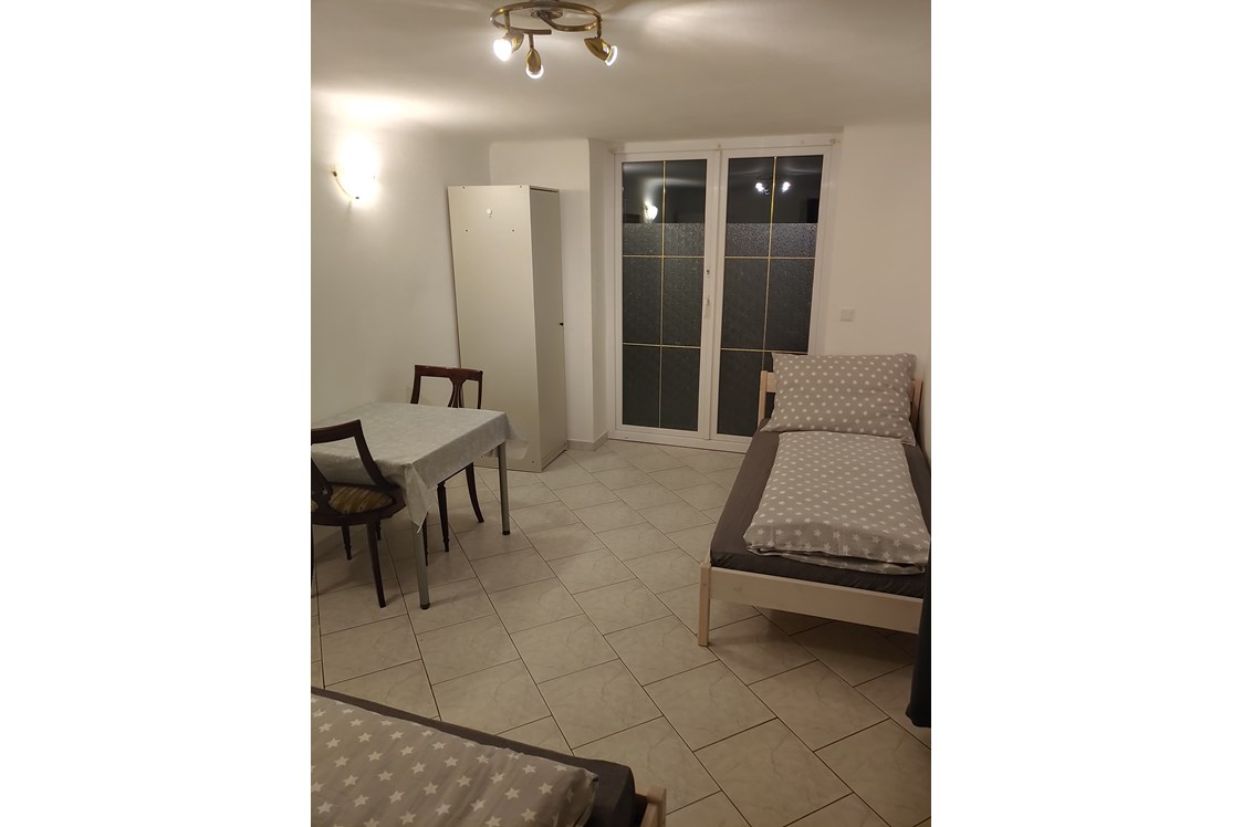Monteurzimmer: Helles frisch, renoviertes Apartment Schwechat