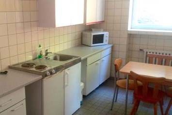 Monteurzimmer: kleine Küche - Hostel Waldherberge Moselblick, Brodenbach