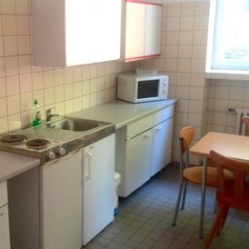 Monteurzimmer: kleine Küche - Hostel Waldherberge Moselblick, Brodenbach