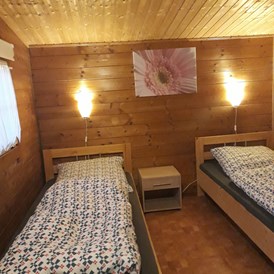 Monteurzimmer: Schlafzimmer 2 Einzelbetten - Isgard Kincses
