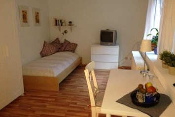 Monteurzimmer: schöne günstige vollmöblierte Wohnung für 5 Personen, ab 10 Euro pro Nacht - Plauen Zentrum