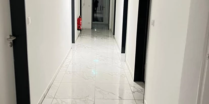 Monteurwohnung - Parkplatz: kostenlose Parkplätze in der Straße - Bremen-Umland - MK Hostel Oyten, nähe Autobahn
