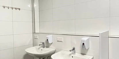 Monteurwohnung - Parkplatz: kostenlose Parkplätze in der Straße - Bremen-Umland - MK Hostel Oyten, nähe Autobahn
