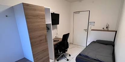 Monteurwohnung - Parkplatz: kostenlose Parkplätze in der Straße - Bremen-Umland - MK Hostel Oyten, nähe Autobahn