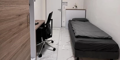 Monteurwohnung - Parkplatz: kostenlose Parkplätze in der Straße - Bremen-Umland - MK Hostel Oyten, nähe Autobahn
