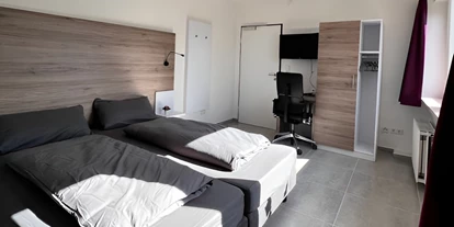 Monteurwohnung - Parkplatz: kostenlose Parkplätze in der Straße - Bremen-Umland - MK Hostel Oyten, nähe Autobahn
