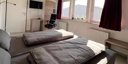 Monteurwohnung - Parkplatz: kostenlose Parkplätze in der Straße - Bremen-Umland - MK Hostel Oyten, nähe Autobahn