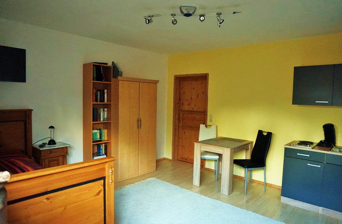 Monteurzimmer: Einzelzimmer kann auch optional mit Zustellbett als Doppelzimmer genutzt werden - Gästezimmer Hermann