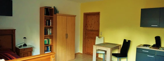 Monteurzimmer: Einzelzimmer kann auch optional mit Zustellbett als Doppelzimmer genutzt werden - Gästezimmer Hermann