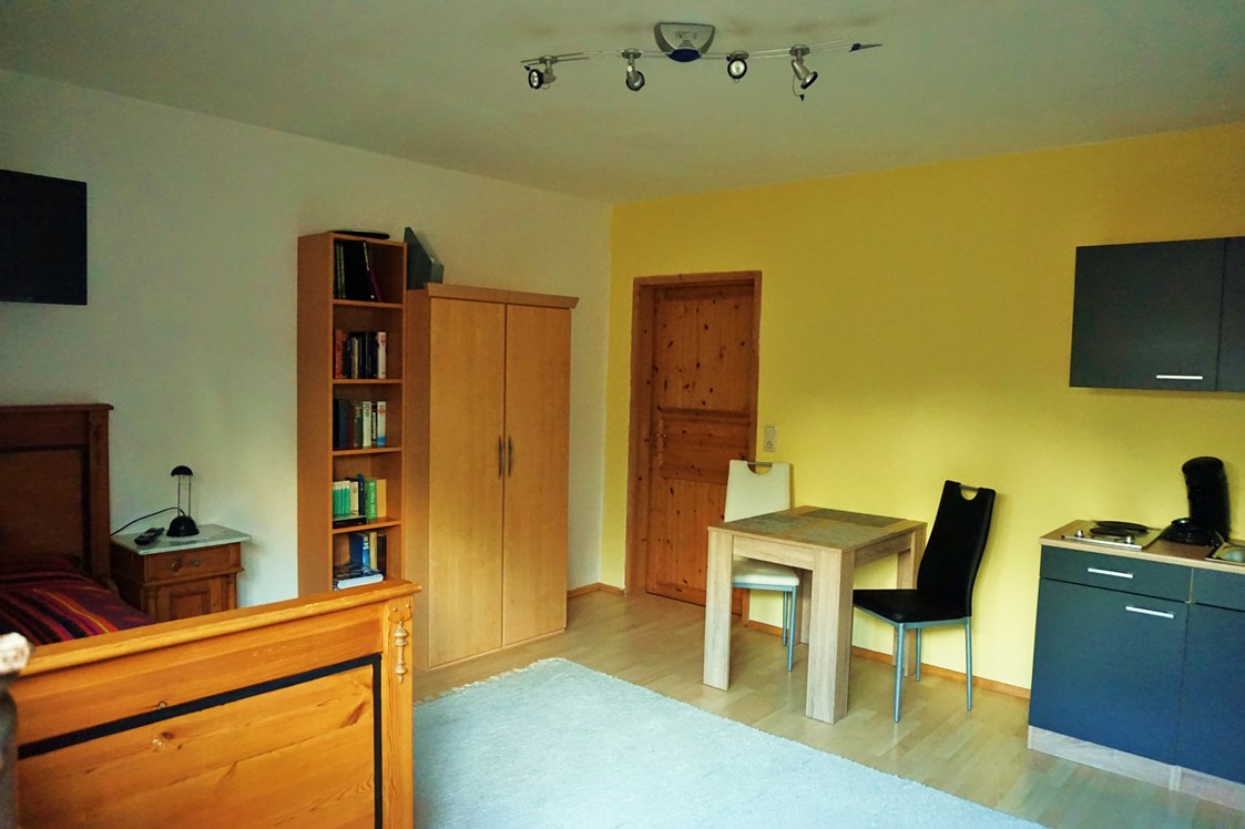Monteurzimmer: Einzelzimmer kann auch optional mit Zustellbett als Doppelzimmer genutzt werden - Gästezimmer Hermann