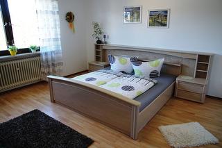 Monteurwohnung - Einzelbetten - Bayern - Schlafzimmer FeWo 1 - Ferienhaus Göbel