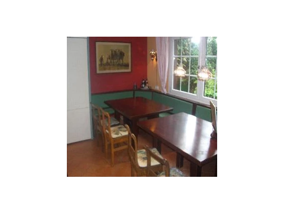 Monteurzimmer: Tisch und Stühle - Monteurzimmer bei Düsseldorf